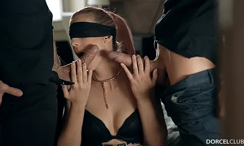 Шона Райвер исполняет фа…