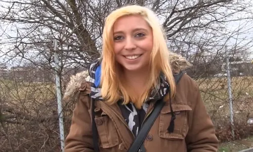 Блондинка отдалась за во…