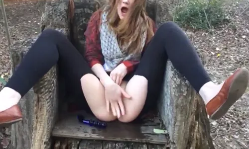 Уличный сквирт-шоу: дево…